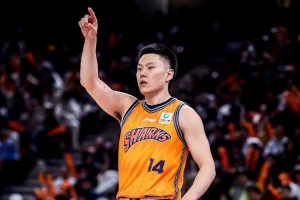 搶爆了！李弘權8中5砍下14分14板2助2斷 制霸籃板球