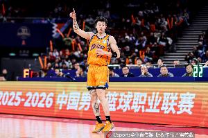 狀態(tài)依舊很好！張鎮(zhèn)麟打滿首節(jié)5中4貢獻(xiàn)11分4板 三分2中1