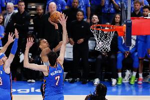 夏普：切特入選最佳防守陣容 文班卻在他頭上左右開弓瘋狂扣籃
