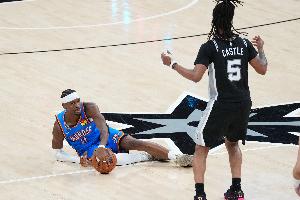 寶藏！卡斯爾季后賽場均得分全隊第2&助攻第1 西決主防SGA立大功