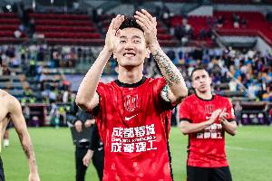 足球報：韋世豪迎來生涯最穩定階段，成為蓉城隊長有擔當